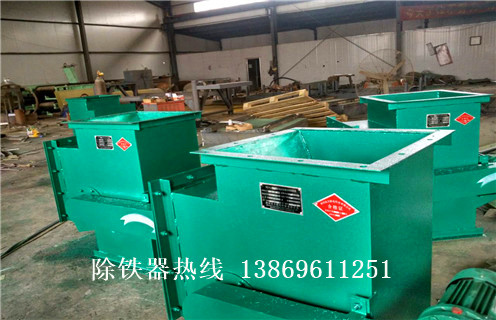 永磁除鐵器管道式 遠力強磁吸鐵器自卸式水泥廠(chǎng)磁選設備