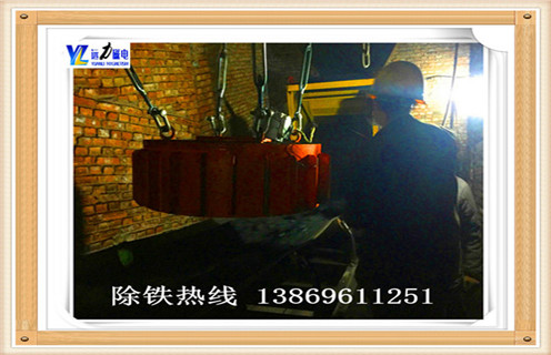 　　一.電磁除鐵器國家標準來(lái)區分  　　電磁除鐵器系列電磁除鐵器是機身和卸荷兩部分的機身,磁選機磁體設計合理,磁場(chǎng)強度高,磁導率深,適用于較厚層的場(chǎng)合鐵.它能有效防止灰塵和有害氣體腐蝕線(xiàn)圈,對環(huán)境和氣候具有很強的適應性,在制造過(guò)程中采用特殊的密封工藝和真空干燥,使用壽命長(cháng).  　　二.電磁除鐵器功率  　　1.選用三相交流感應電動(dòng)機的結構型式和結構簡(jiǎn)單,成本低,維修方便,可直接連接到三相交流電網(wǎng),這種電磁除鐵器最先廣泛應用于工業(yè),優(yōu)先. Y系列電機是一種通用型風(fēng)冷三相異步電動(dòng)機,效率高,性能好,噪聲低,振動(dòng)小.適用于不易燃,非爆炸,無(wú)特殊要求.以上因素,在滿(mǎn)足磁場(chǎng)要求的前提下,選擇Y系列電機.  　　2.確定功率1.工作機器所需功率Pw(kW)Pw = Fw×Vw /(1000ηw)Pw已指定為2kW,Vw也被指定為0.01m / s, ,知道ηw= 0.96,所以找到Fw = 192000N. H = 0.96 * 0.99 * 0.99 * 0.99 = 0.93η1是鏈條傳動(dòng)效率,η2η3是兩個(gè)滾動(dòng)軸承的傳動(dòng)效率,η4是聯(lián)軸器的傳動(dòng)效率.  　　3.所需的電機功率Pd(kW)根據下式,工作機所需的電機功率和變速箱裝置的總效率Pd = Pw /η= 2 / 0.93 = 2.15 kW 4.電機額定功率Pm按Pm ≥Pd = 2.15 kW選擇電機型號.  　　5.速度確定同步速度低,電機極數低,體積小,重量輕,價(jià)格高,但可使驅動(dòng)傳動(dòng)比和結構尺寸減小,從而降低變速器制造成本.最常用的,市場(chǎng)上同步速度最大的是1500 r / min和1000 r / min的電機,設計優(yōu)先.因此,從表17-7中選擇Y112M-6電機,同步轉速1000 r / min,6極,額定功率2.2 kW,滿(mǎn)負載轉速940(r / min),額定轉矩2.0,質(zhì)量45kg.