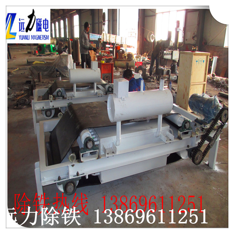 強迫油冷循環(huán)電磁除鐵器工作原理  　　?油冷電磁除鐵器使用時(shí),入口管和出口管分別與循環(huán)泵和散熱器連接.變壓器油通過(guò)入口管,上油通道和進(jìn)油口進(jìn)入油路的盤(pán)管,并在油底部向上運動(dòng),消除線(xiàn)圈內產(chǎn)生的熱量,然后通過(guò)軛板返回油返回通道進(jìn)入散熱器加熱,循環(huán)實(shí)現冷卻盤(pán)管的目的.  　　?油冷電磁除鐵器由于采用內循環(huán)結構,簡(jiǎn)化了外循環(huán)管道,減少了焊點(diǎn)泄漏的發(fā)生,保證了鐵的正常工作,提高了除鐵效率.同時(shí),內循環(huán)結構使油循環(huán)更均勻合理,有效降低了隔膜的溫度,保證了溫度升至40℃以下,提高了隔膜的性能,使其性能更高比行業(yè)標準.  　　?另外,核心配備三維注油通道,當油芯可以消散時(shí),使鐵的整體冷卻效果更好.結構簡(jiǎn)單,設計合理,維護方便,在空白板中加入這樣的隔膜,在油冷的鐵路領(lǐng)先水平上,值得廣泛的普及應用.