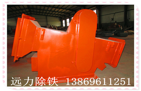 坊子石灰廠(chǎng)專(zhuān)用除鐵器,遠力生產(chǎn)廠(chǎng)家,石灰廠(chǎng)用戶(hù)在選用除鐵器時(shí)必須先考慮是否是輸送膠帶輸送.帶寬.帶速.傾角,物料的性質(zhì).濕度.粒度.厚度,物料中的含鐵多少.鐵磁物的粒度.性質(zhì),除鐵要求.使用環(huán)境(溫度.濕度.粉塵.有無(wú)腐蝕性等).
