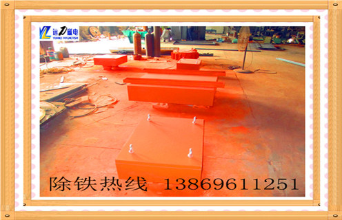 　　成都強磁除鐵器質(zhì)量領(lǐng)先濰坊遠力磁電磁電在生產(chǎn)強磁除鐵器上有很多年的經(jīng)驗了,設備質(zhì)量穩定可靠,設計水平從多個(gè)環(huán)節上都可以看出來(lái).十幾年來(lái)一直致力于選礦設備的改進(jìn)和創(chuàng  )新,不斷的將優(yōu)質(zhì)除鐵器推向全國各地.  　　1.成都遠力磁電強磁除鐵器質(zhì)量為什么領(lǐng)先  　　1.1用國際先進(jìn)設計理念設計而成,在考慮產(chǎn)品實(shí)用價(jià)值的同時(shí)將機器外形優(yōu)化設計,外觀(guān)大方結構合理.     1.2.鐵回收率高,處理量大每小時(shí)能處理300立方,鐵回收率可高達90%以上而且鐵的品位高.     1.3強磁除鐵器磁磁系采用銣硼等材料,不易退磁,使用十年效果依然很好,而且磁系穩定選礦效果好.     1.4采用雙層筒皮包裹,在保證磁力的前提下更好的保護內部結構,這樣有效地節省了維修費用可保證機械常年運轉. 濰坊遠力磁電的除鐵器是質(zhì)量之王,使用壽命是其他設備的兩倍,并且維修成本更低.
