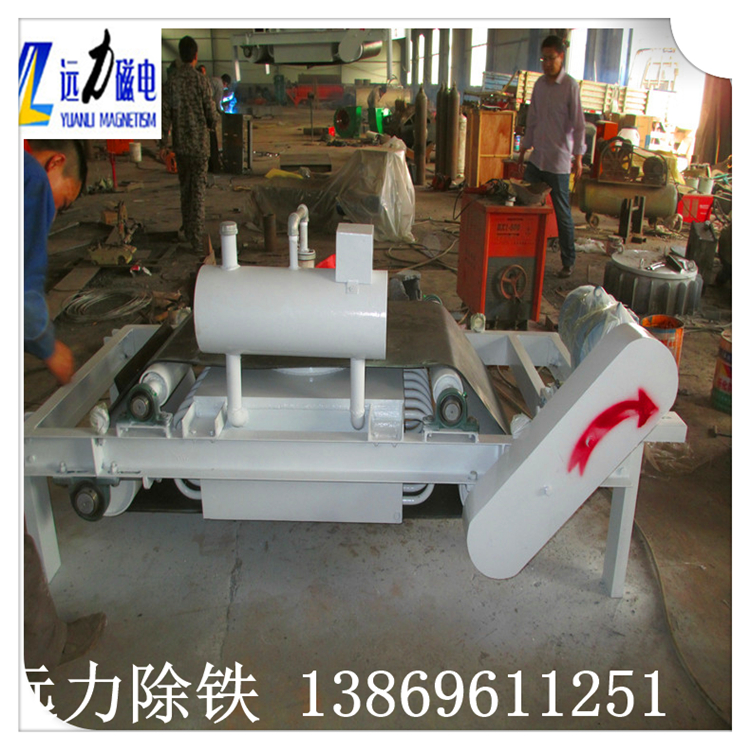 通遼油冷自卸式電磁除鐵器經(jīng)過(guò)4天的加班加點(diǎn),終于趕制出來(lái)了,客戶(hù)通過(guò)微信確認,電磁除鐵器磁力,外觀(guān)均達到客戶(hù)要求,連夜裝車(chē)發(fā)貨.遠力磁電是專(zhuān)業(yè)生產(chǎn)油冷自卸式電磁除鐵器的專(zhuān)業(yè)廠(chǎng)家,質(zhì)量上乘,價(jià)格適中