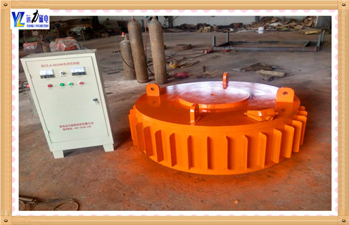 電磁除鐵器 自卸式電磁除鐵器500 650 800 1000皮帶用除鐵器,自卸式電磁除鐵器在行業(yè)中火速興起,在電力.礦山.冶金.選煤等行業(yè)廣泛使用.客戶(hù)對除鐵器的要求越來(lái)越高,需求量也很大,隨著(zhù)眾多除鐵器公司如"雨后春筍"般涌向市場(chǎng),除鐵設備行業(yè)的競爭日益激烈,電磁除鐵器在生產(chǎn)上面臨的挑戰也逐漸加大.濰坊遠力自卸式電磁除鐵器創(chuàng )新高效發(fā)展在公司攻堅戰中所向披靡.